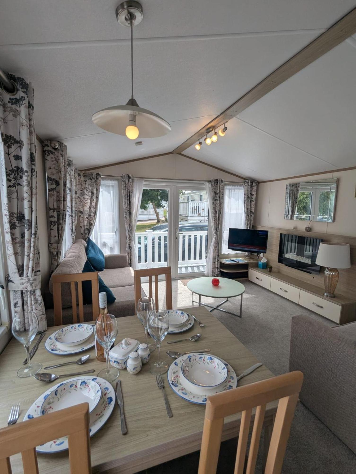 Lovely Bright And Airy Caravan On The 5 Star Shorefield Country Park Entertainment Passes Included Милфорд-он-Си Экстерьер фото