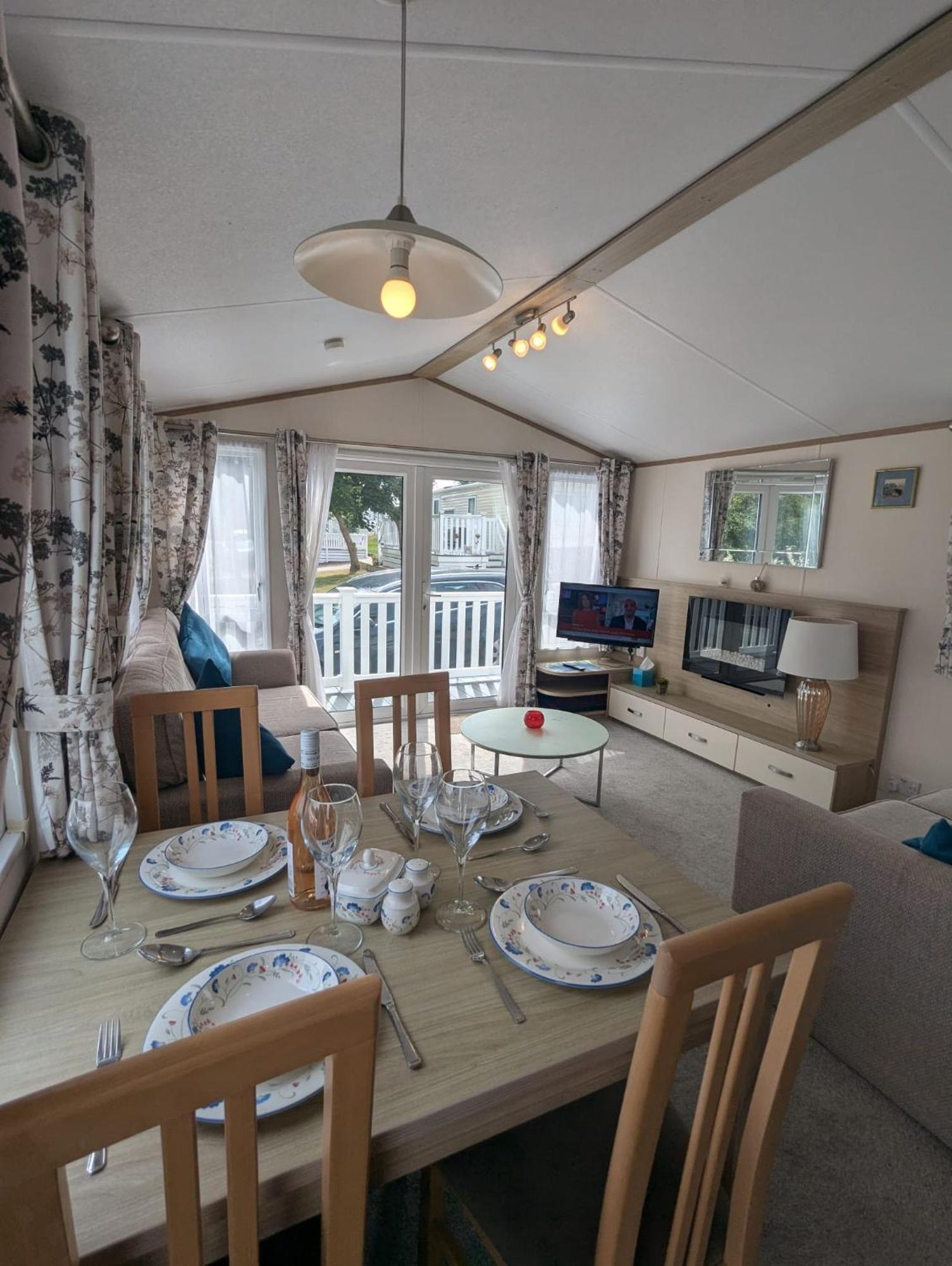 Lovely Bright And Airy Caravan On The 5 Star Shorefield Country Park Entertainment Passes Included Милфорд-он-Си Экстерьер фото