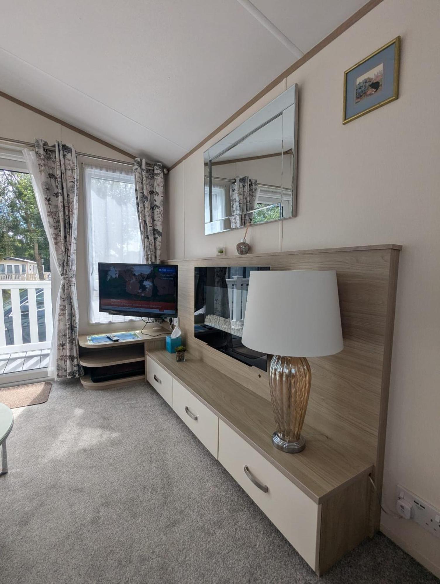 Lovely Bright And Airy Caravan On The 5 Star Shorefield Country Park Entertainment Passes Included Милфорд-он-Си Экстерьер фото